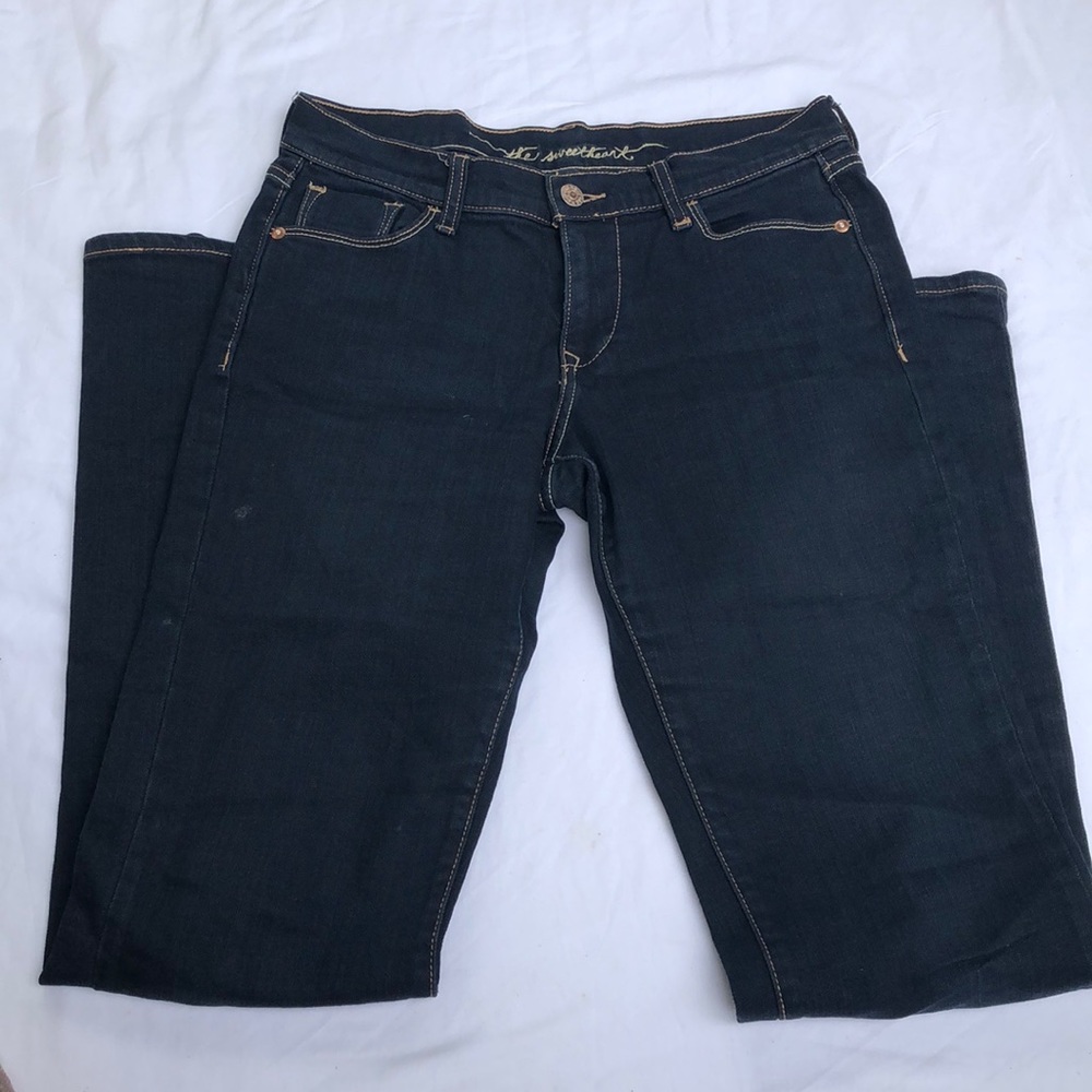 Women’s blue sweetheart jeans pant.